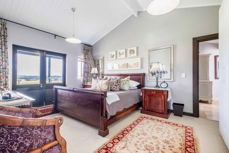 5 Bedroom Property for Sale in Oubaai Western Cape